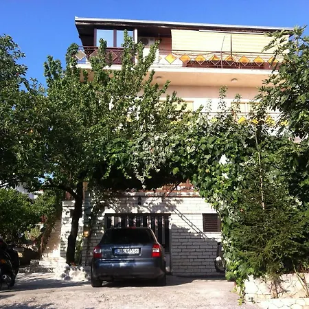 With A Parking Space Okrug Gornji, Ciovo - 12077 *